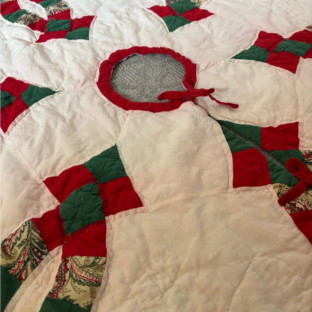 Vintage Quilted Granny Square Christmas Tree Skirt Red Green White Festive Holid - Picture 2 of 5